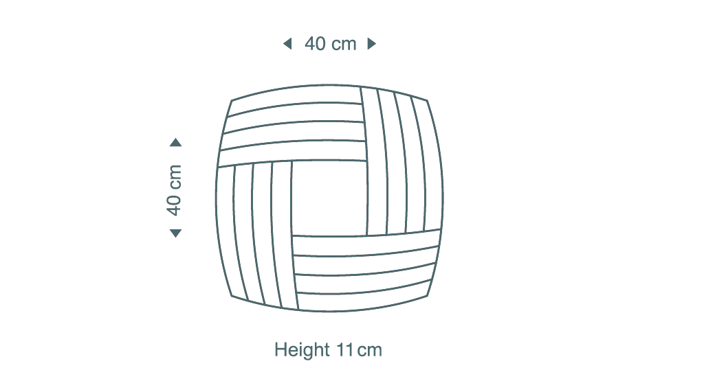 Die Kuulto Small 9101-Deckenleuchte von Secto Design ist 15 cm hoch und 52 cm breit.