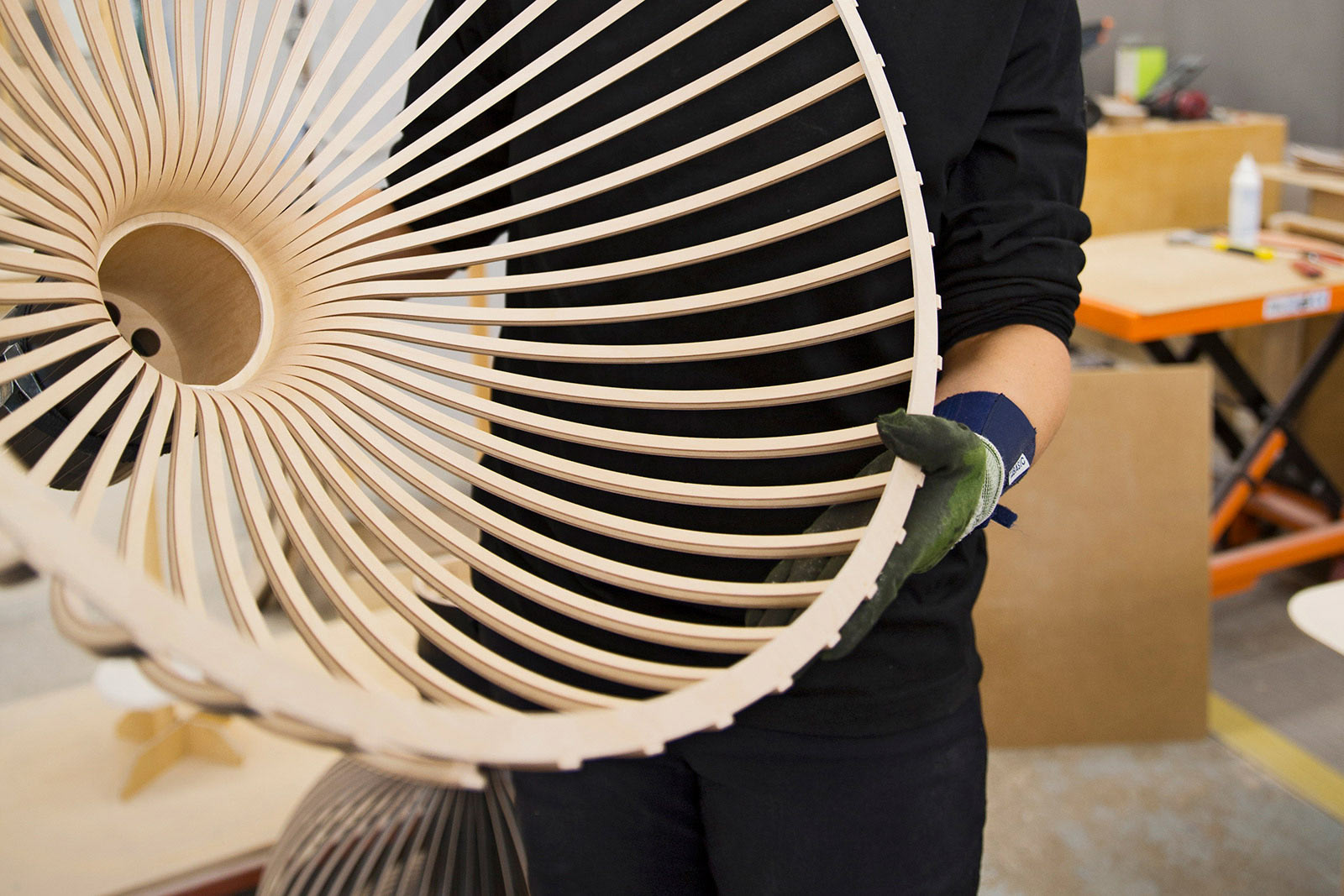 A person holding the Victo pendant lamp, showing its inside.