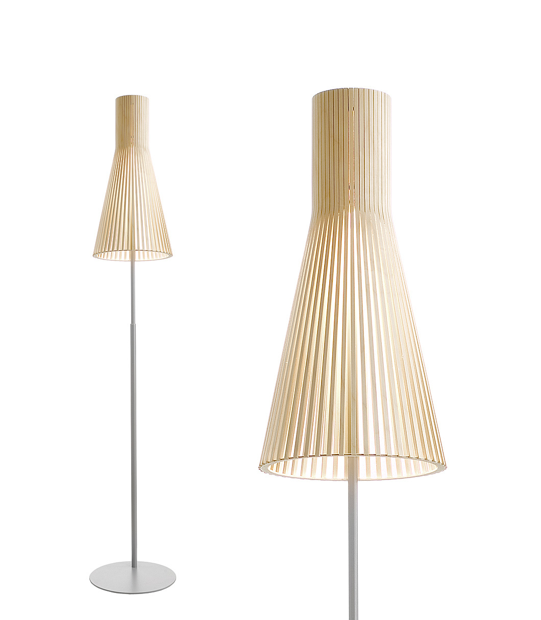 Lampadaire Secto 4210 est disponible en bouleau naturel