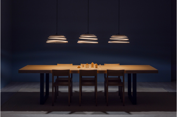 Aspiro 8000   Pendants in a row above a dining table