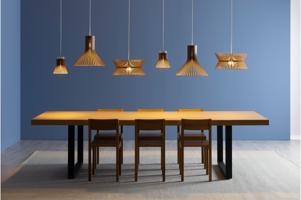 Kontro 6000   Petite 4600   Puncto 4203   Pendants in a row above a dining table