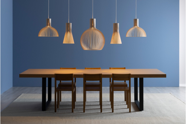 Victo Small 4251   Secto Small 4201   Octo Small 4241   Pendants in a row above a dining table