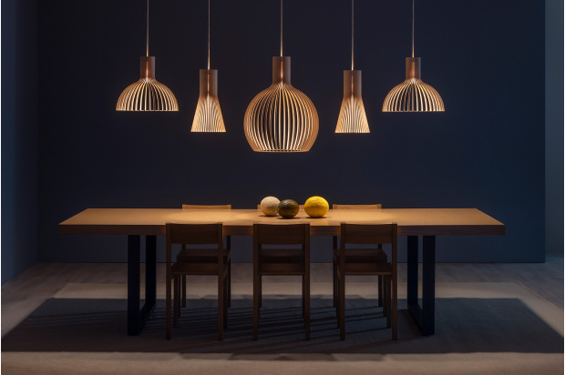 Victo Small 4251   Secto Small 4201   Octo Small 4241   Pendants in a row above a dining table