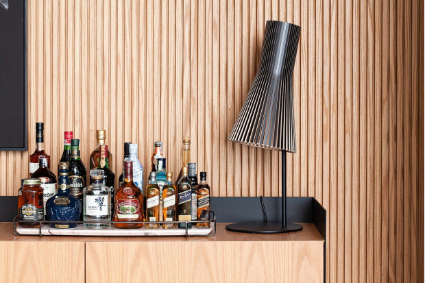 Secto 4220 table  Private residence. CDS Apartment. São Paulo, Brazil. Architecture by David Ito Arquitetura. Photo by Pedro Vannucchi. @pedrovannucchi