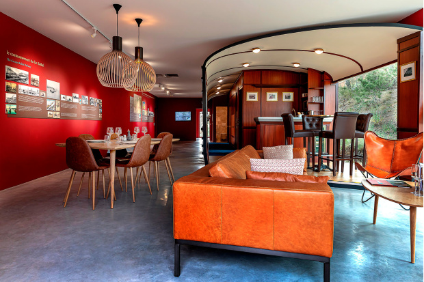 Octo 4240   Wildlife park & Hotel EcoZonia. Cases de Pène, France.  Photo by EcoZonia.