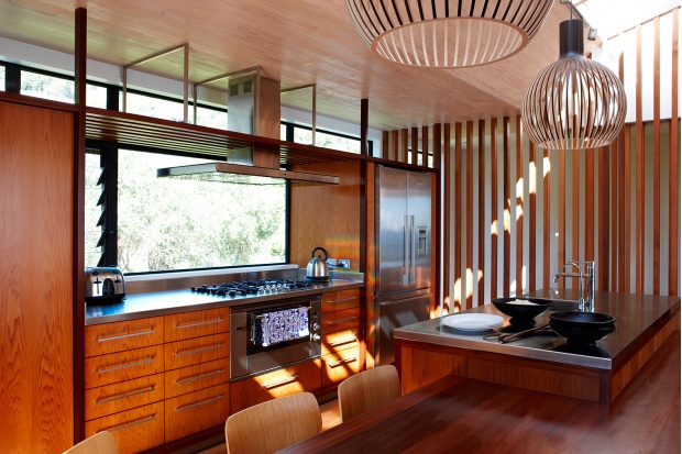 Octo 4240 Newland Bach. Waiheke Island, New Zealand. Photo by Jackie Meiring / Herbst Architects.