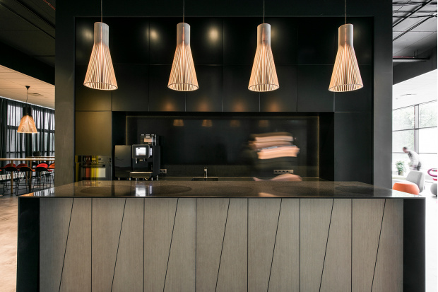 Secto 4200 Western Union office. Vilnius, Lithuania. Interior and project management by Lt.Project. Photo by Leonas Garbaciauskas.