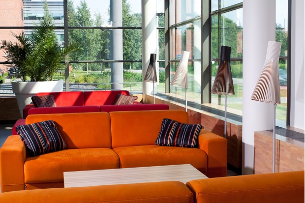 Secto 4210 Open Innovation House – OIH, cafe. Aalto University, Otaniemi campus. Espoo, Finland. Interior design by Tuula Lindström. Photo by Uzi Varon.