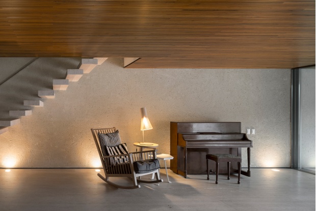Secto 4220 Tetris House. São Paulo, Brazil. Project by studiomk27. Photo by Fernando Guerra.