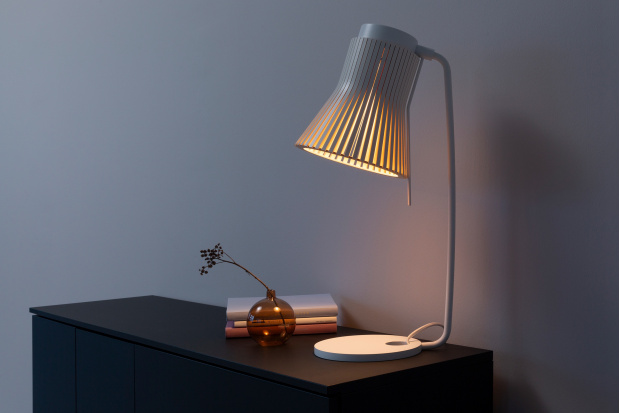 Petite 4620 table  Model room