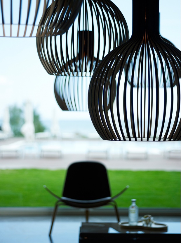 Octo 4240 Thalatta Seaside Hotel. Evia, Greece. Architecture and interior design by K_DIVISION ARCHITECTURE, WoARCHITECTS and Leda Moschandreou. Lamps provided by BOX architects. Photo by Vangelis Paterakis.