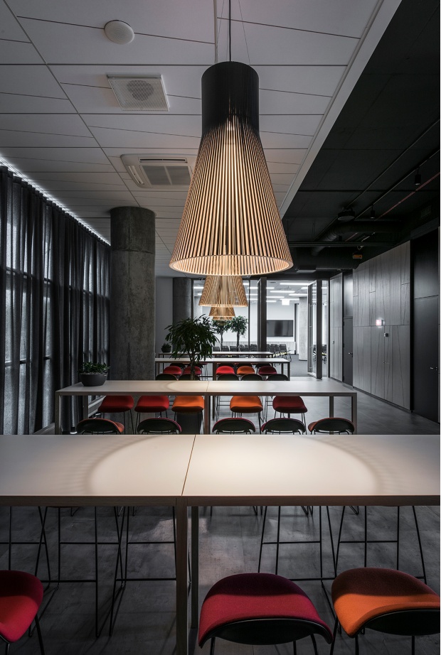 Magnum 4202 Western Union office. Vilnius, Lithuania. Interior and project management by Lt.Project. Photo by Leonas Garbaciauskas.
