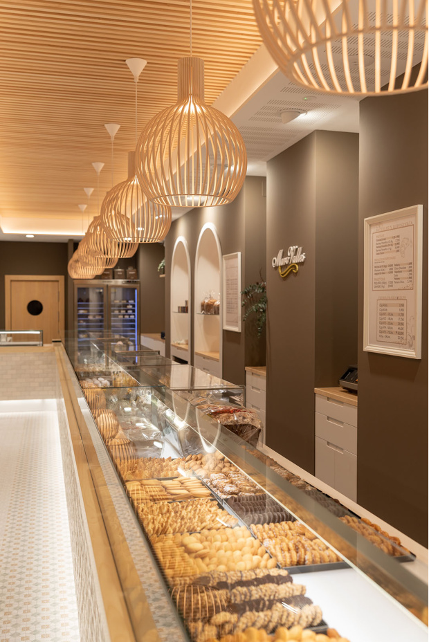 Octo Small 4241   Confitería Maro Valles C/Campanas.  Valladolid, Spain.  Interior design by Doos Interiorismo.  Furniture by Decodoos.  Photo by Maro Valles.