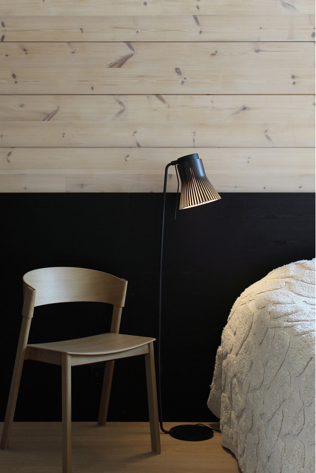 Petite 4610   Private residence.  Tampere, Finland.  Interior design by @anna.tuohimaa.  Photo by @omavisual.