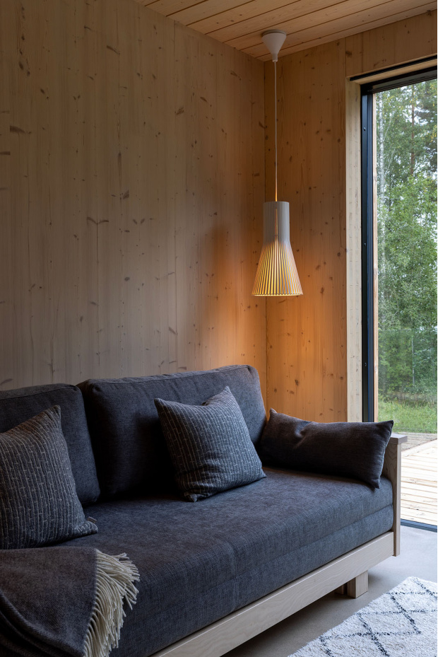 Secto Small 4201   Private residence.  Siuntio, Finland.  Styling by Satu Lappalainen.  Photo by Uzi Varon.