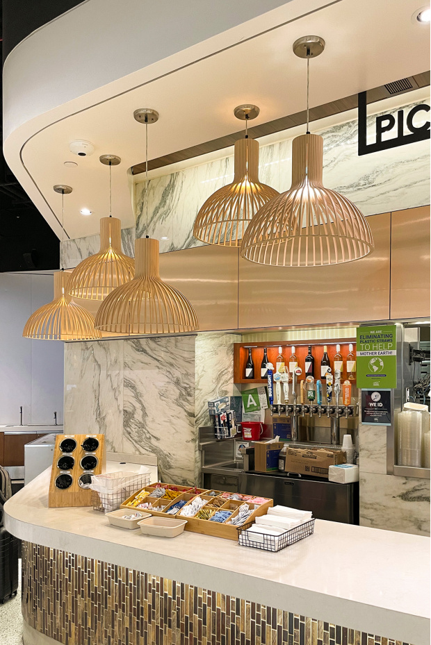 Victo 4250 The Kitchen by Wolfgang Puck. Los Angeles International Airport. Los Angeles, USA. Photo by Etsuro Endo.