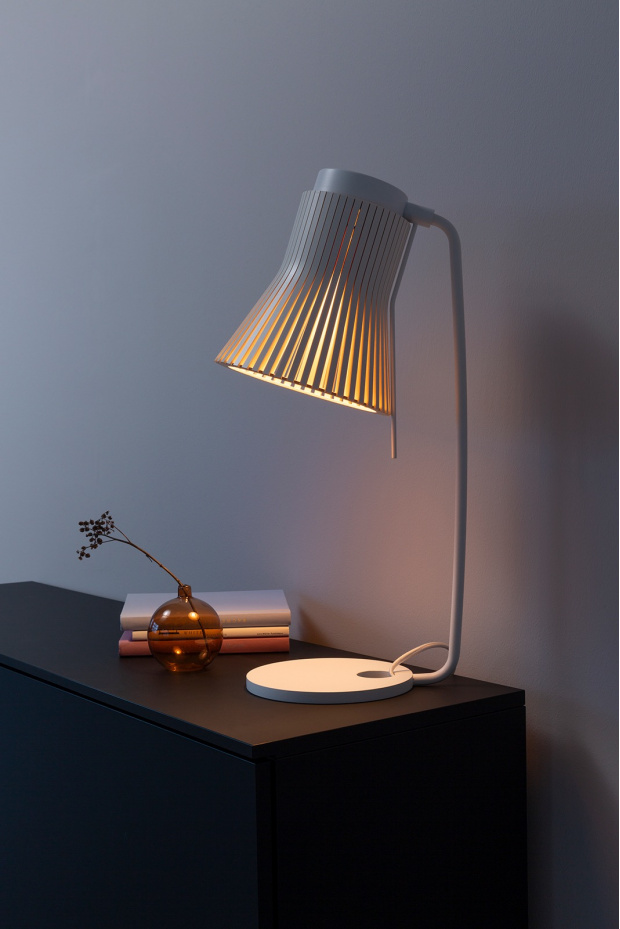 Petite 4620 table  Model room