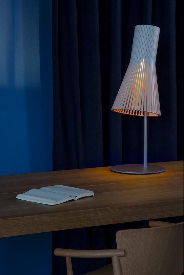 Secto 4220 table  Model room