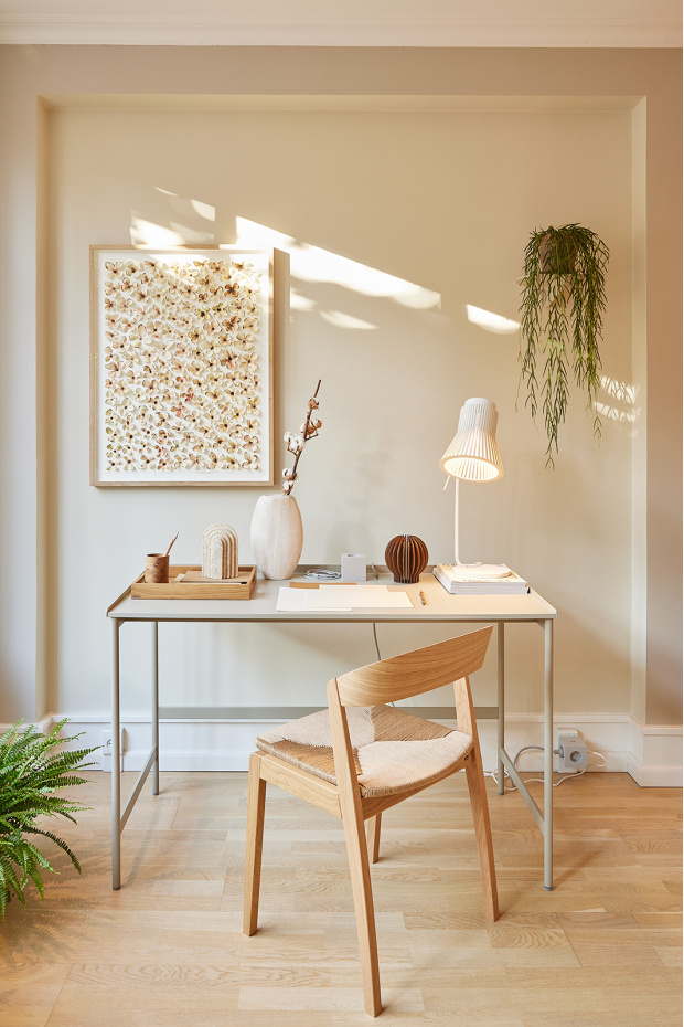 Petite 4620 table  Samira Kudsk PR Agency.  Copenhagen, Denmark.  Styling by Lone Monna.  Photo by Pernilla Greve.