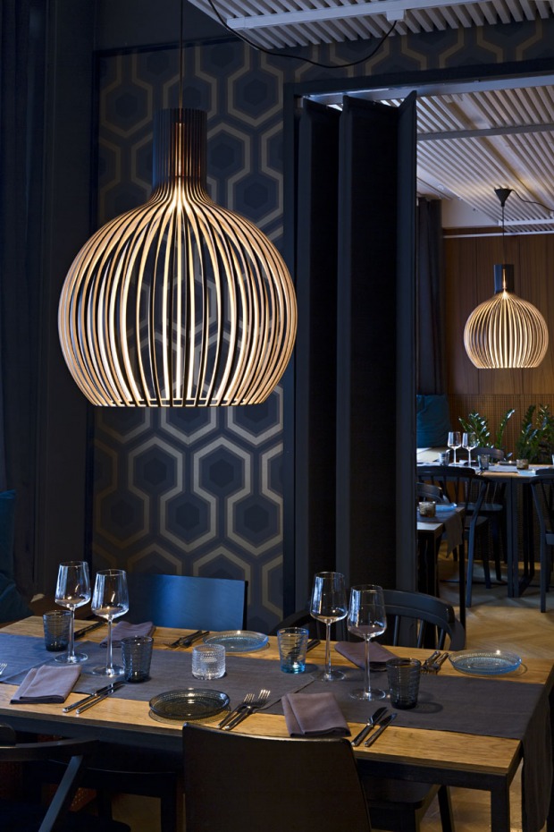 Octo 4240 black Restaurant Eevert. Helsinki, Finland. Photo by Uzi Varon.