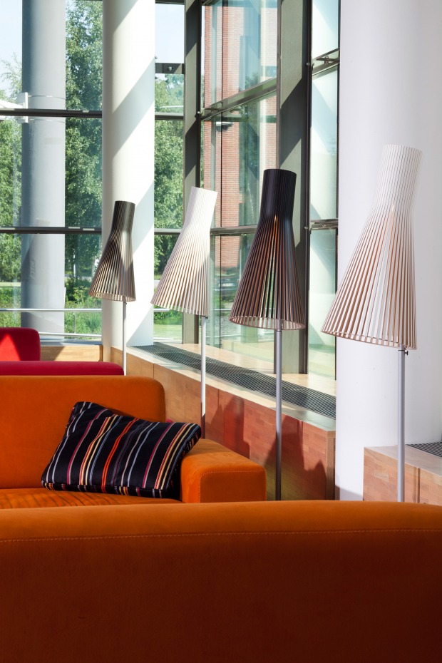 Secto 4210 Open Innovation House – OIH, cafe. Aalto University, Otaniemi campus. Espoo, Finland. Interior design by Tuula Lindström / Aalto University’s Campus and facility services. Photo by Uzi Varon.
