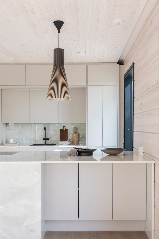 Secto 4200 Kontio House Villa Myötätuuli. Housing Fair '22. Naantali, Finland. Interior design by Piia Kalliomäki. Photo by Kati Pilli-Sihvola / Kontiotuote Oy.