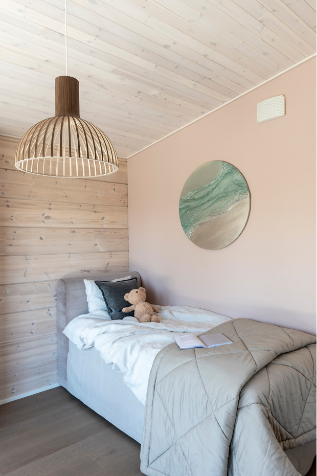 Victo 42 Kontio House Villa Myötätuuli. Housing Fair '22. Naantali, Finland. Interior design by Piia Kalliomäki. Photo by Kati Pilli-Sihvola / Kontiotuote Oy.