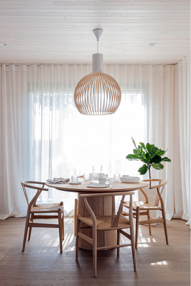 Octo 4240 Kontio House Villa Myötätuuli. Housing Fair '22. Naantali, Finland. Interior design by Piia Kalliomäki. Photo by Kati Pilli-Sihvola / Kontiotuote Oy.